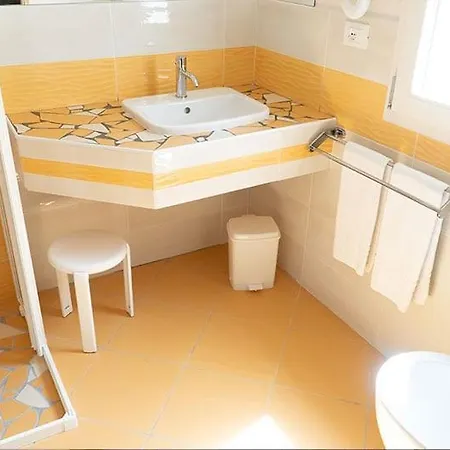 Cinzia 3*